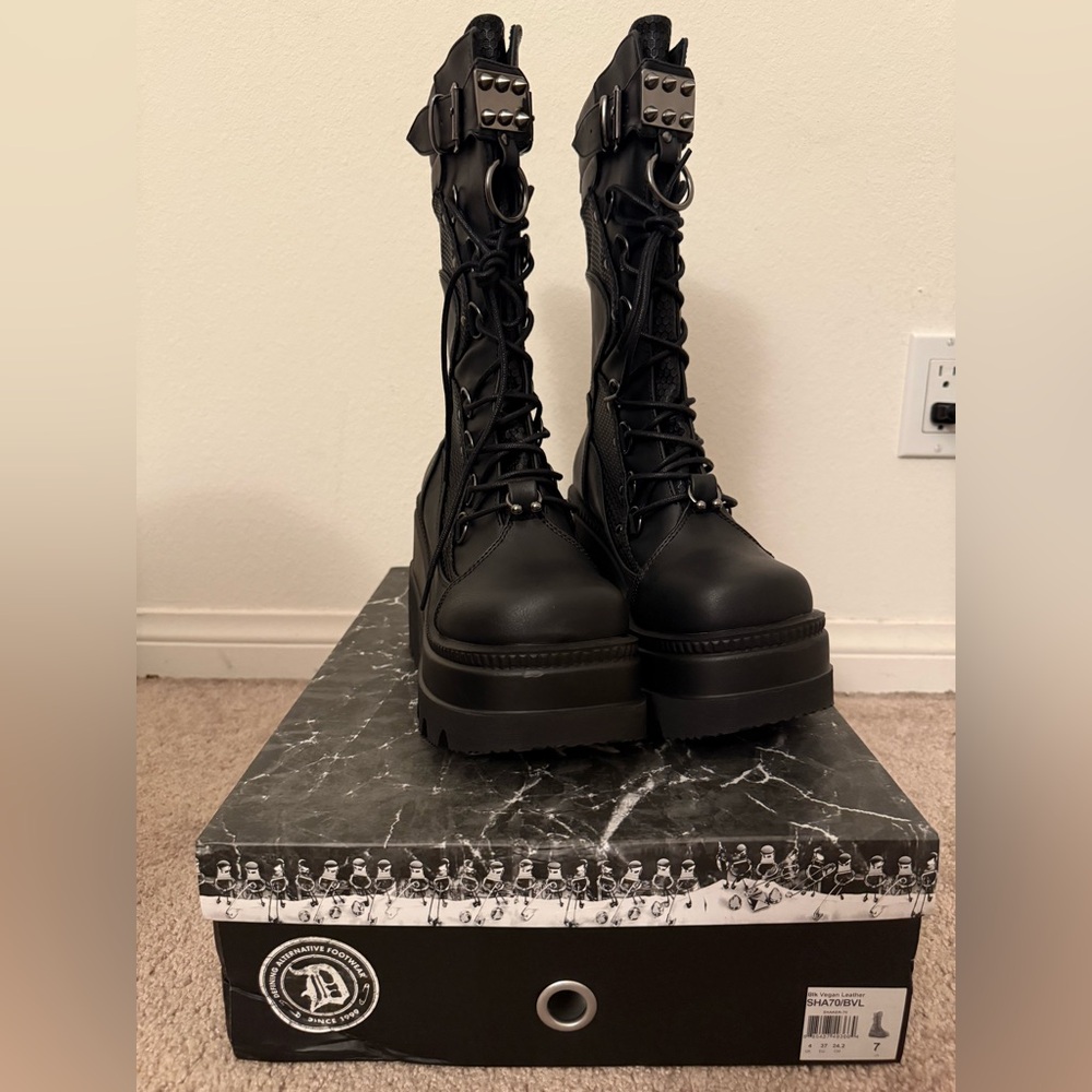 Demonia Shaker 70 Mid Calf Boot